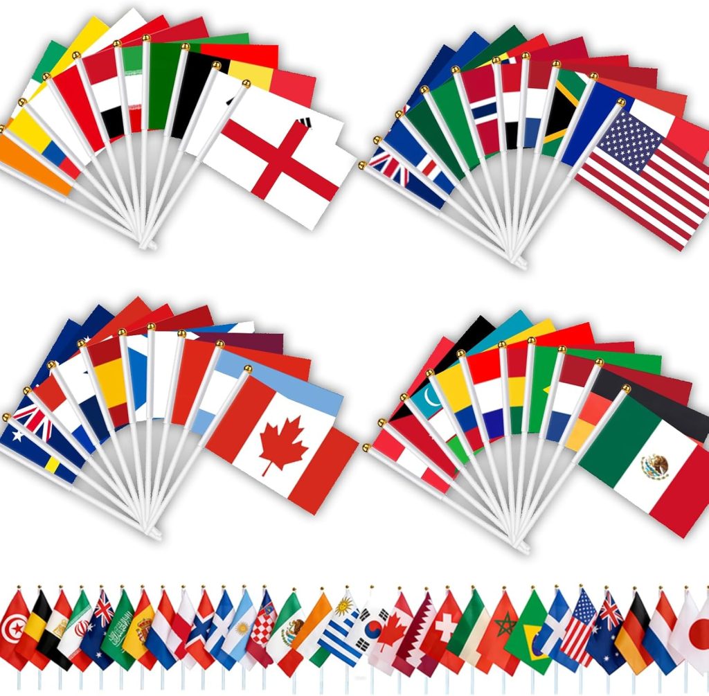 AhfuLife 48 Pays Drapeaux de Coupe du Monde de Football 2026, 14 x 21cm Drapeaux Décorations de la Coupe du Monde avec Mât Blanc de 30cm pour Décor Compétition Football Fans Bar Clubs Fêtes